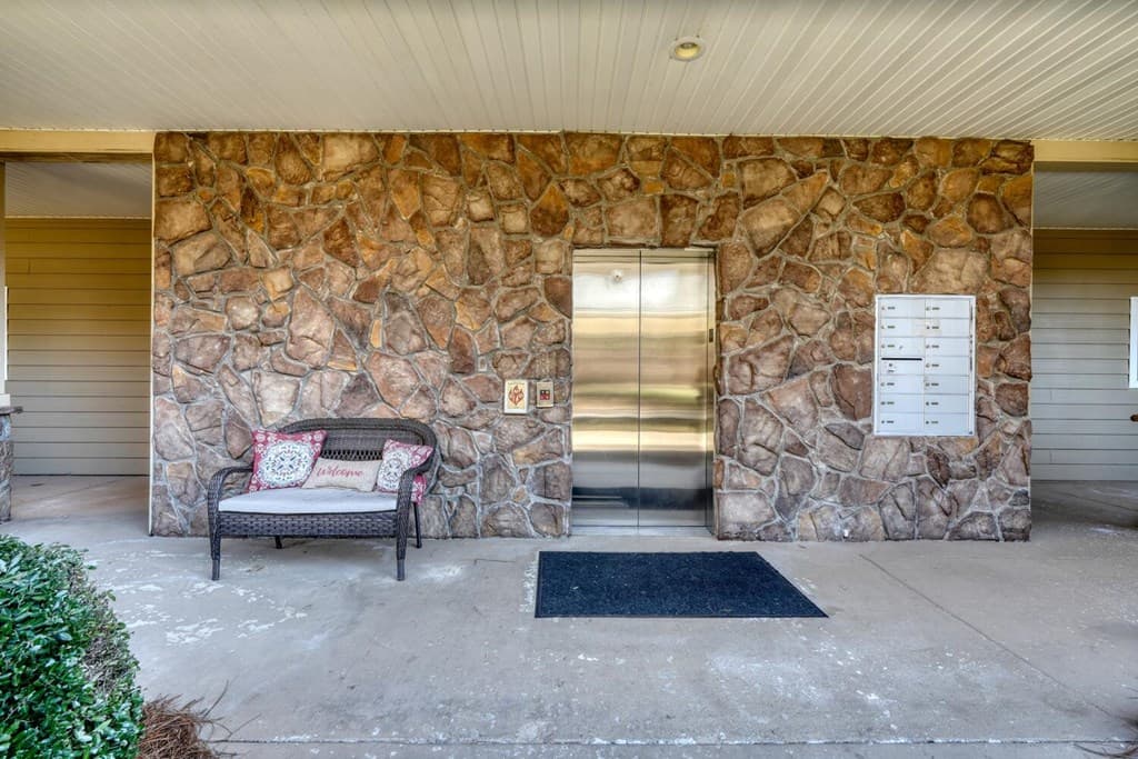112 Glen Eagle Ct D202, Clayton GA 30525 - Photo