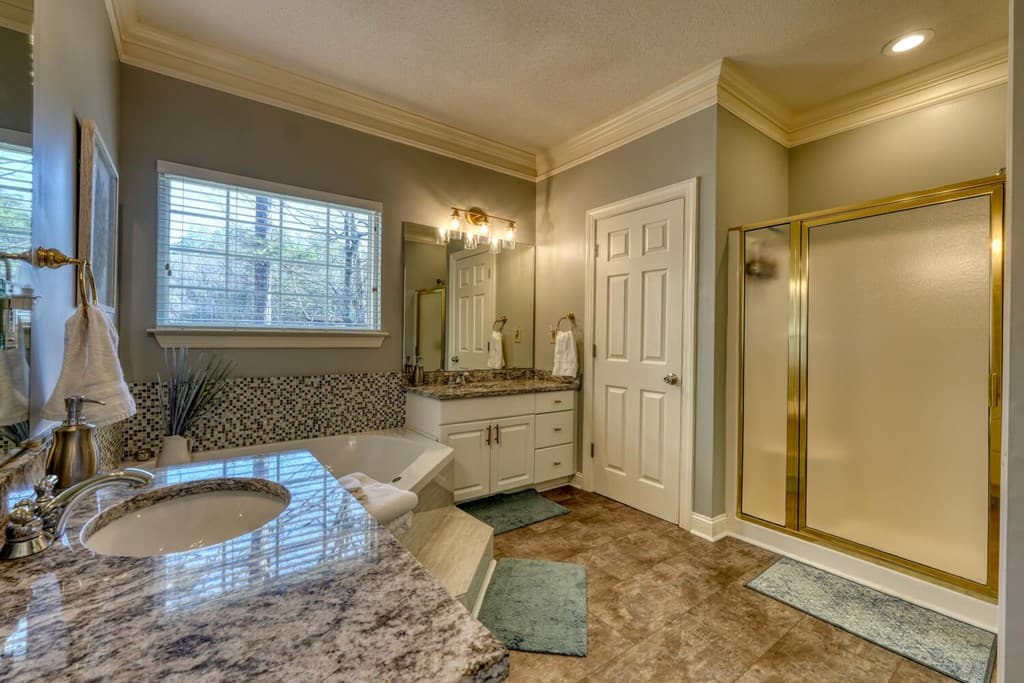 112 Glen Eagle Ct D202, Clayton GA 30525 - Photo