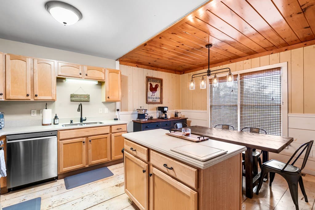 726 Gage Drive, Hiawassee GA 30546 - Photo
