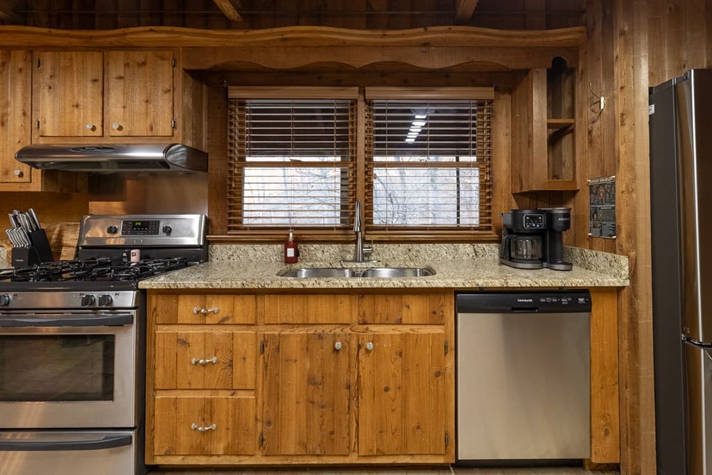 131 Ralph Hickey Rd, Chatsworth GA 30705 - Photo