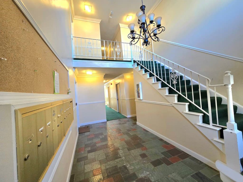 6851 NE Roswell Road, Sandy Springs GA 30328 - Photo