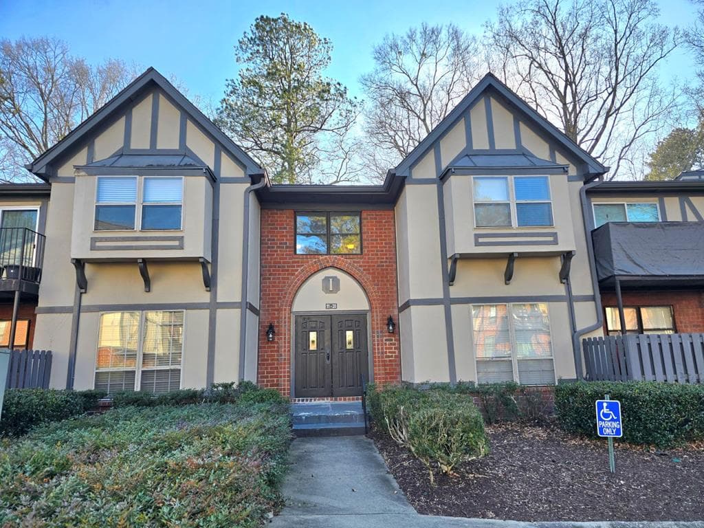 6851 NE Roswell Road, Sandy Springs GA 30328 - Primary photo