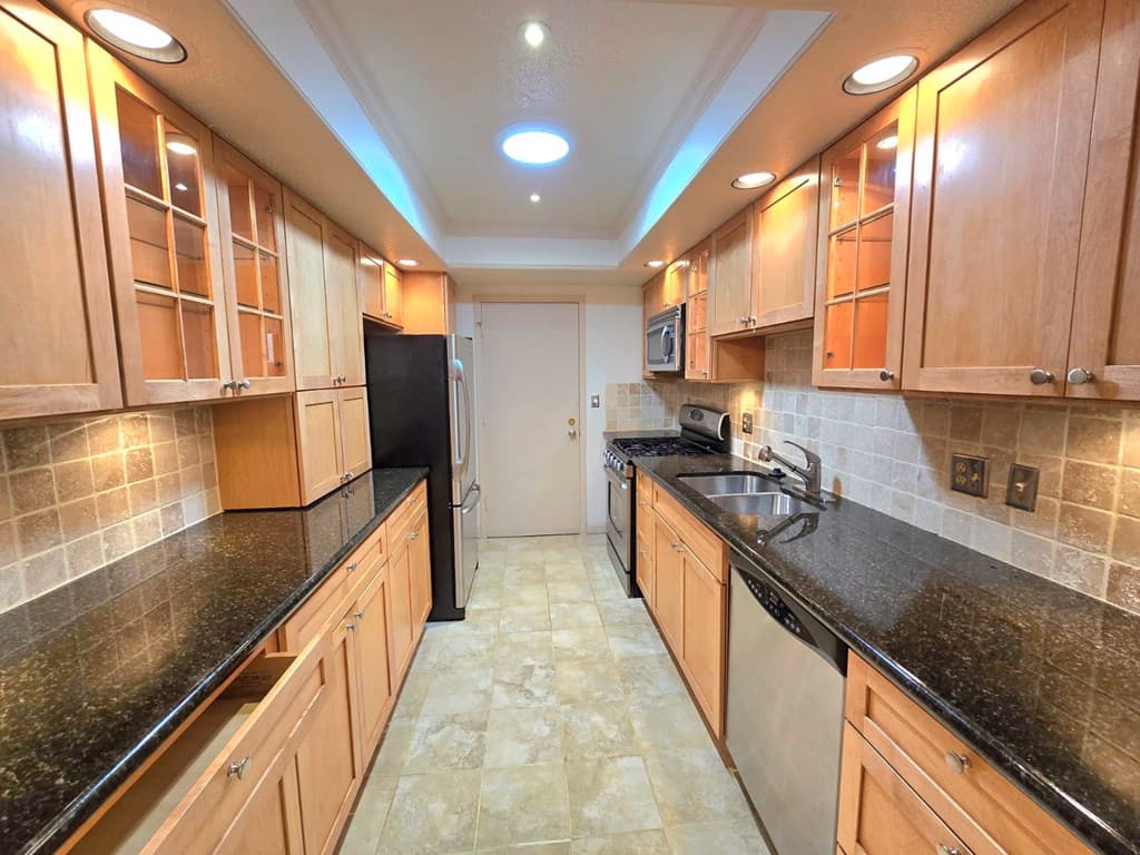 6851 NE Roswell Road, Sandy Springs GA 30328 - Photo