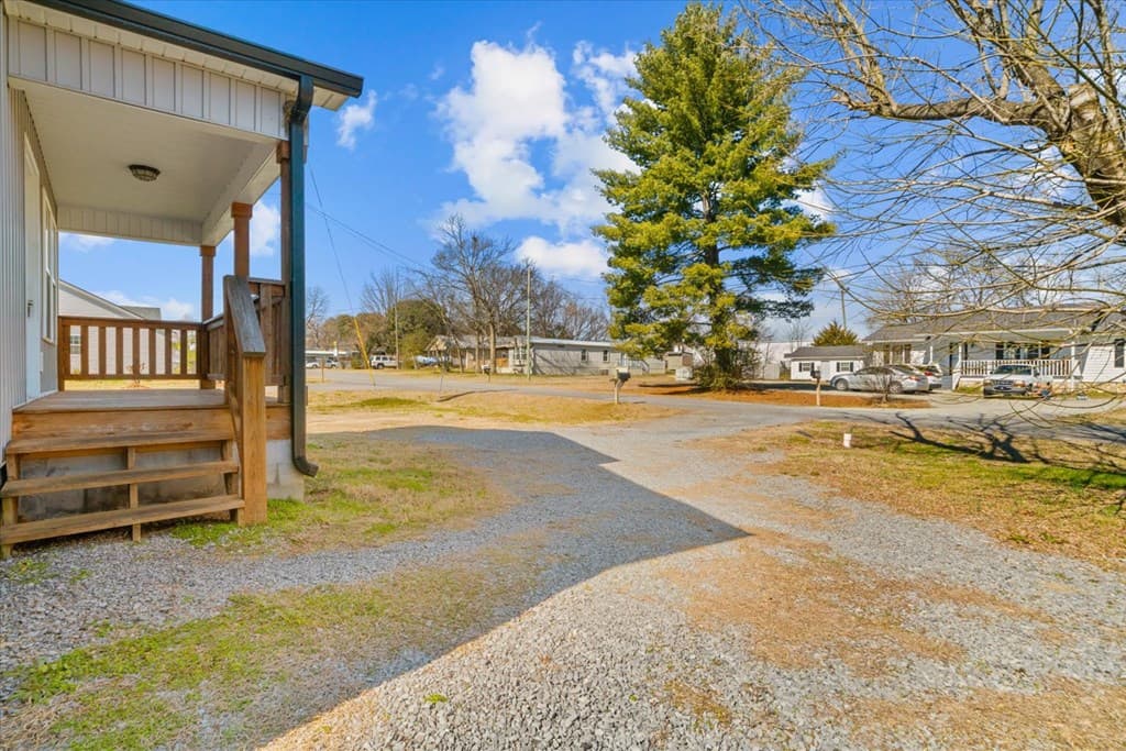 4 W 5th Avenue, Chatsworth GA 30705 - Photo