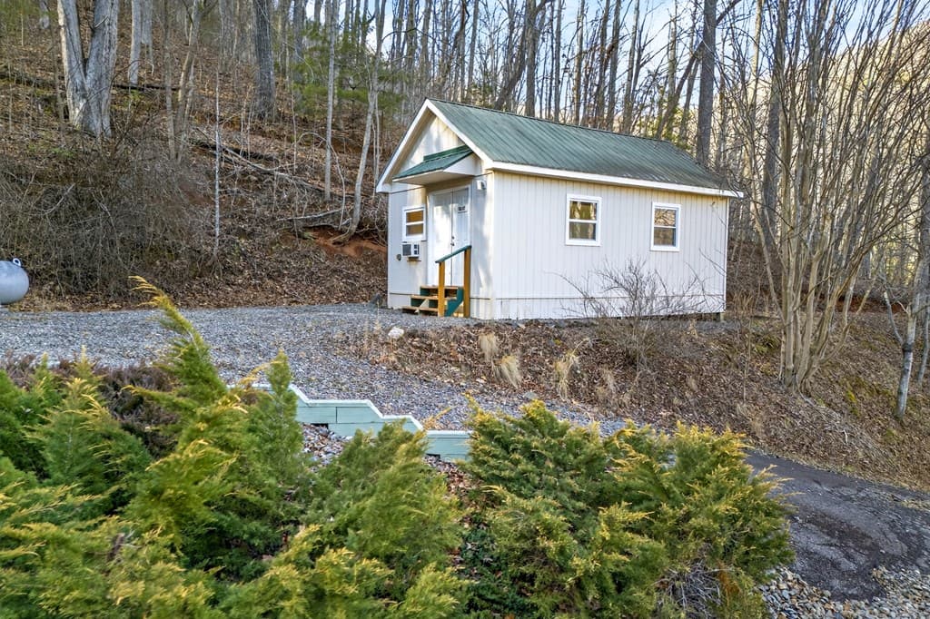 317 Collins Creek Road, Hiawassee GA 30546 - Photo