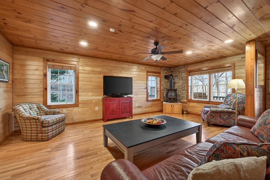 317 Collins Creek Road, Hiawassee GA 30546 - Photo