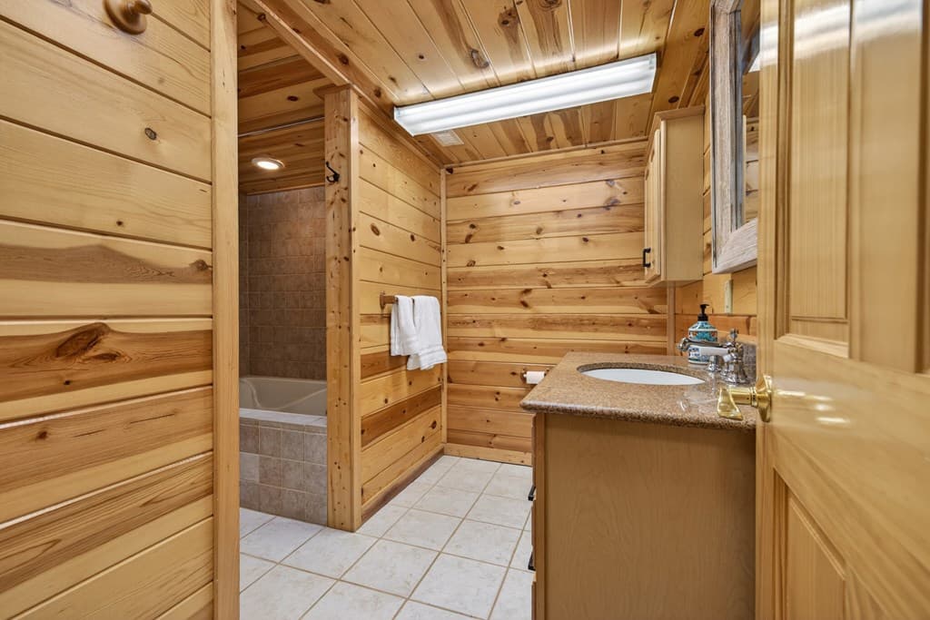 317 Collins Creek Road, Hiawassee GA 30546 - Photo