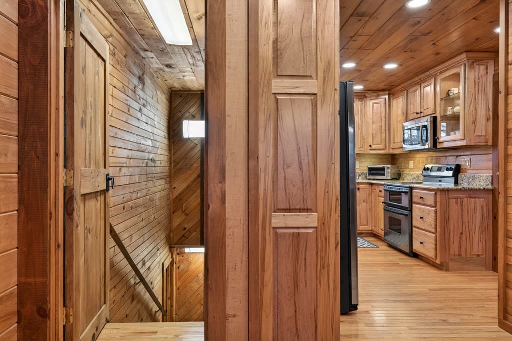 317 Collins Creek Road, Hiawassee GA 30546 - Photo
