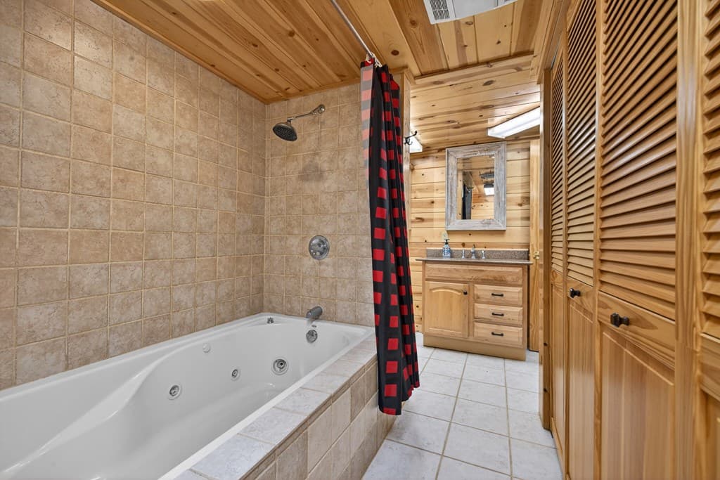 317 Collins Creek Road, Hiawassee GA 30546 - Photo