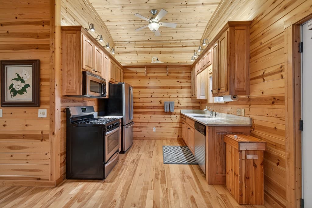 317 Collins Creek Road, Hiawassee GA 30546 - Photo