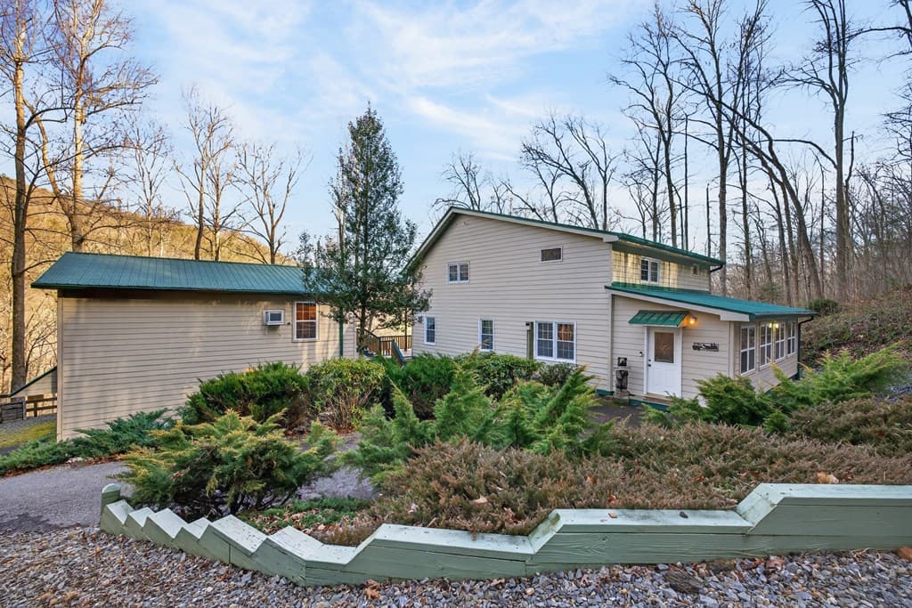 317 Collins Creek Road, Hiawassee GA 30546 - Photo