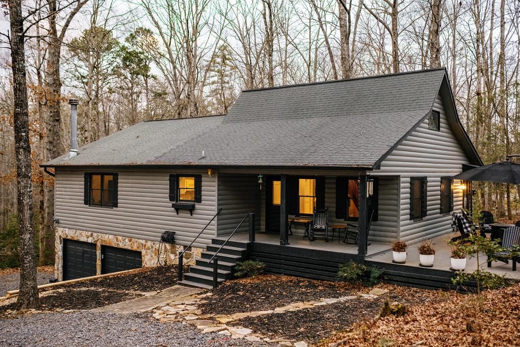 31 Highland Hammock Drive, Blue Ridge GA 30513 - Primary photo