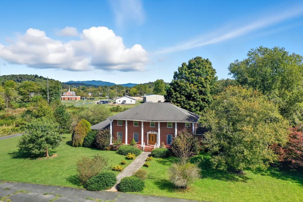 195 River Street, Ellijay GA 30540 - Photo