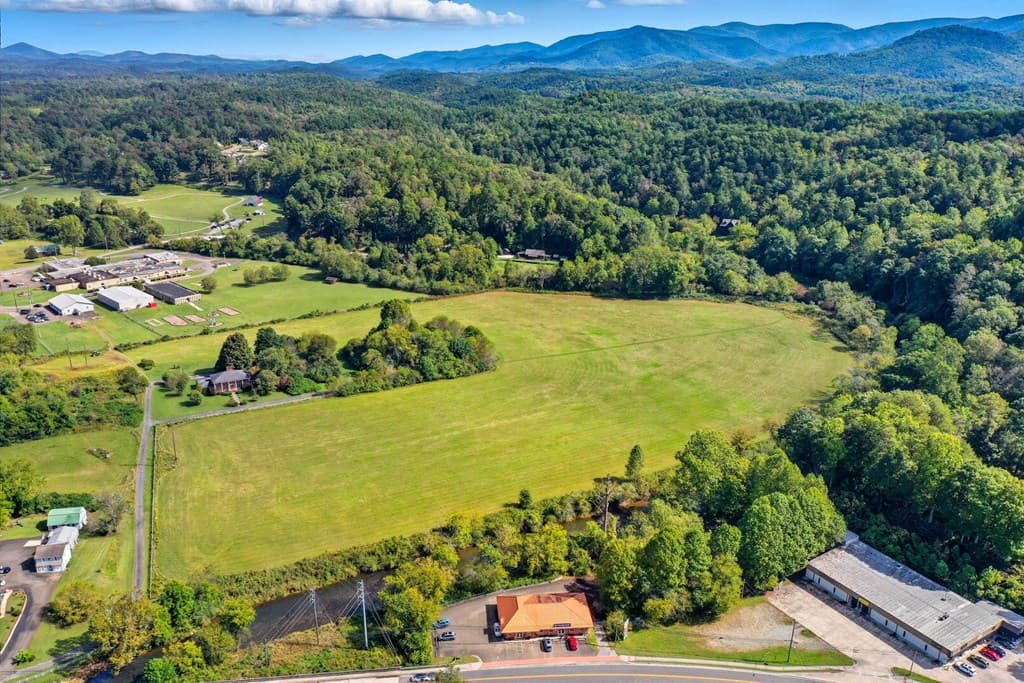 195 River Street, Ellijay GA 30540 - Photo