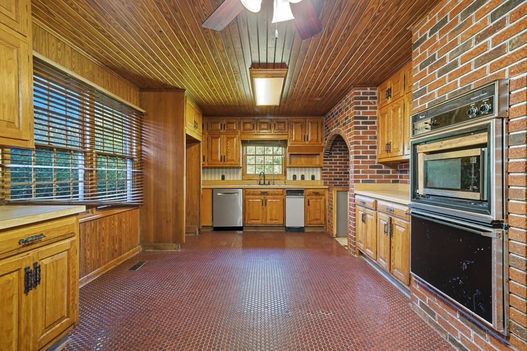 195 River Street, Ellijay GA 30540 - Photo