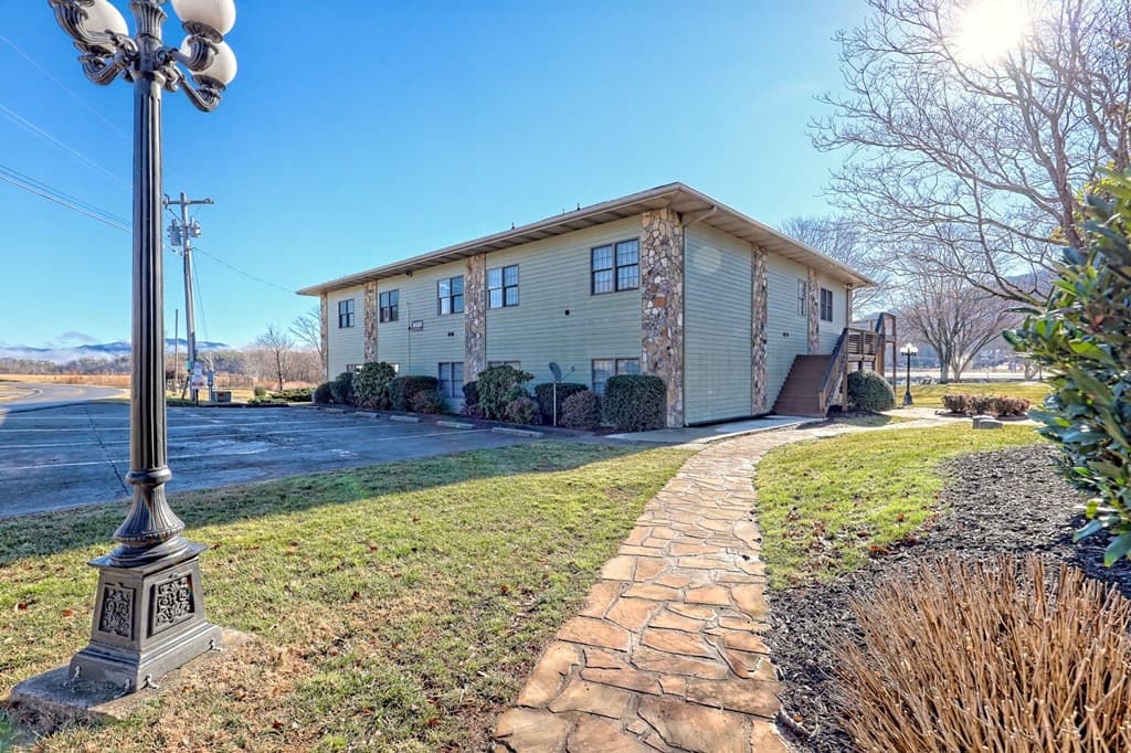 1688 Lakeview Drive 1d, Young Harris GA 30582 - Photo