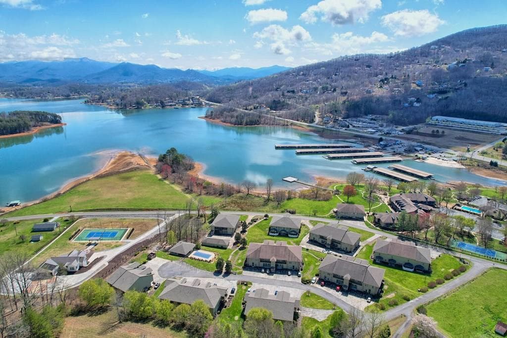 1688 Lakeview Drive 1d, Young Harris GA 30582 - Photo