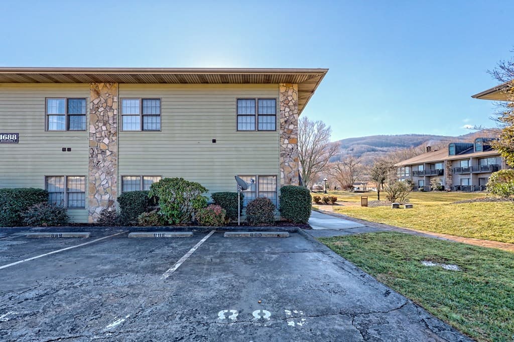 1688 Lakeview Drive 1d, Young Harris GA 30582 - Photo