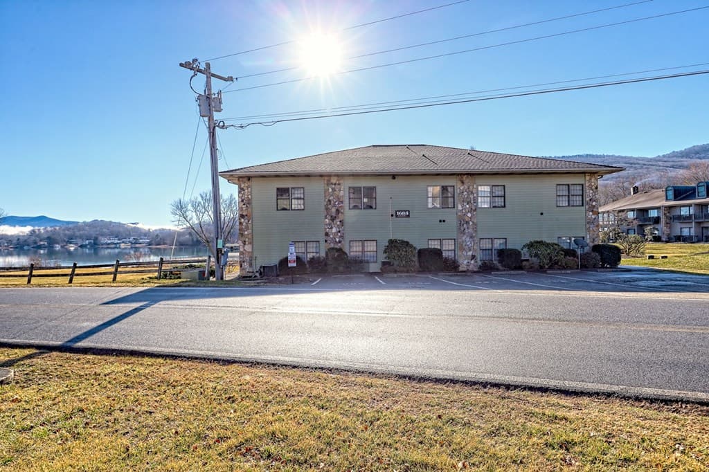 1688 Lakeview Drive 1d, Young Harris GA 30582 - Photo