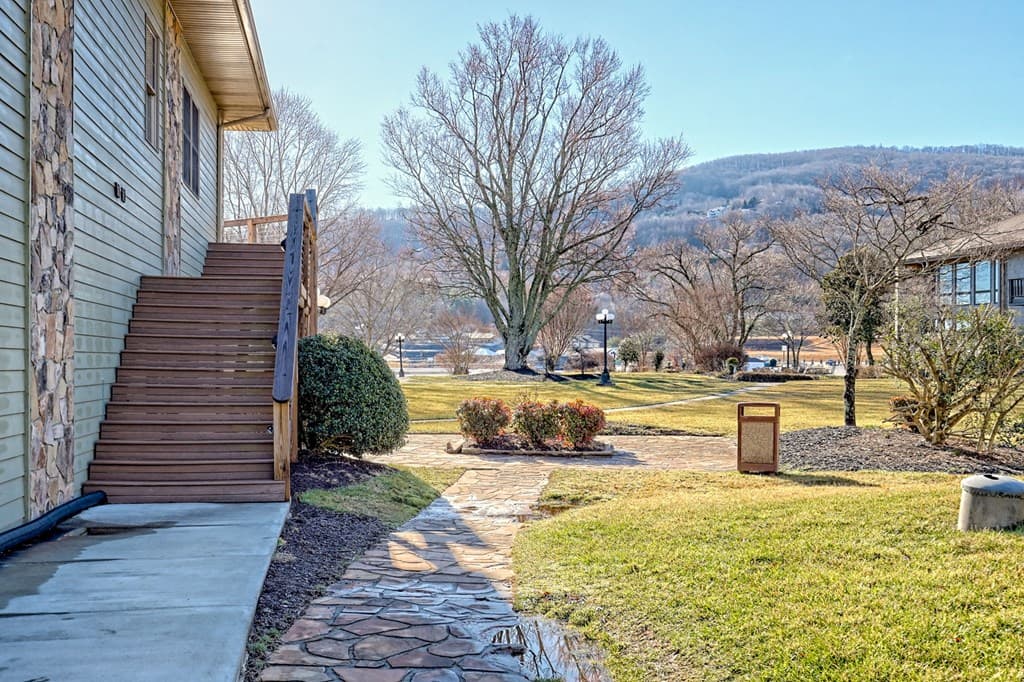 1688 Lakeview Drive 1d, Young Harris GA 30582 - Photo