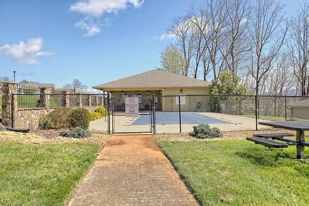 1688 Lakeview Drive 1d, Young Harris GA 30582 - Photo