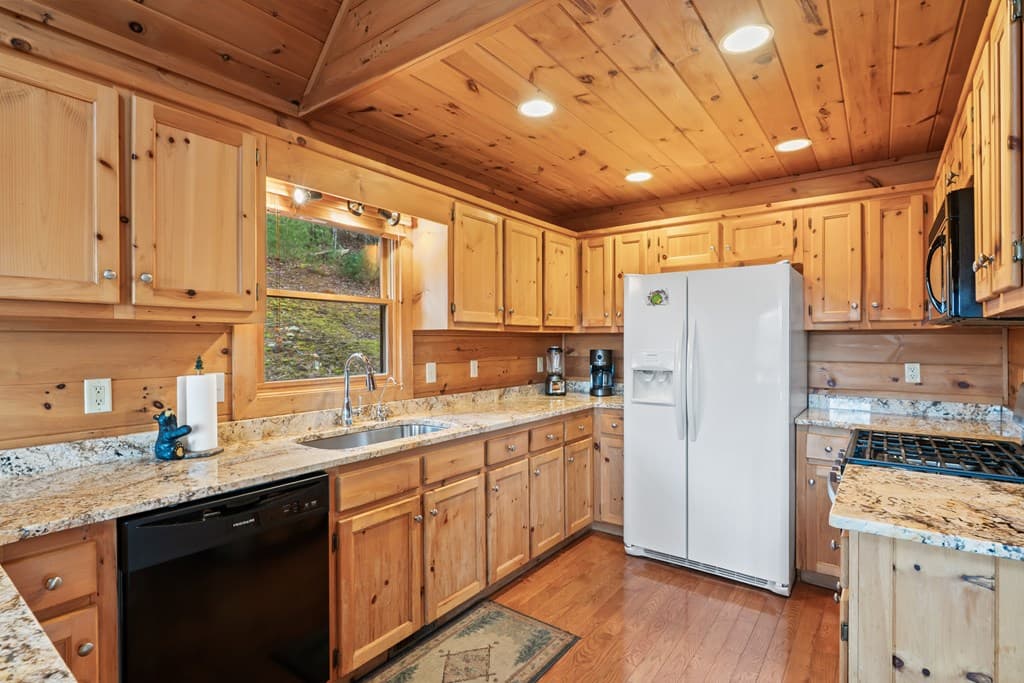 131 Toccoa Overlook Lane, Blue Ridge GA 30513 - Photo