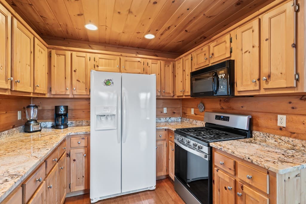 131 Toccoa Overlook Lane, Blue Ridge GA 30513 - Photo