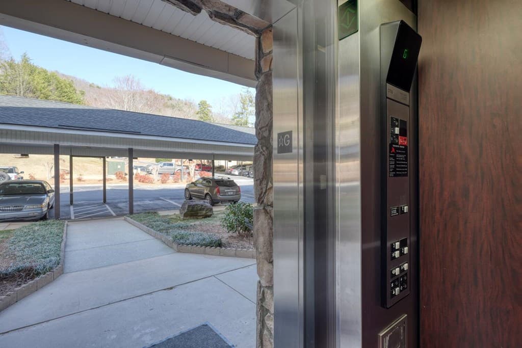 92 Glen Eagle Ct B303, Clayton GA 30525 - Photo