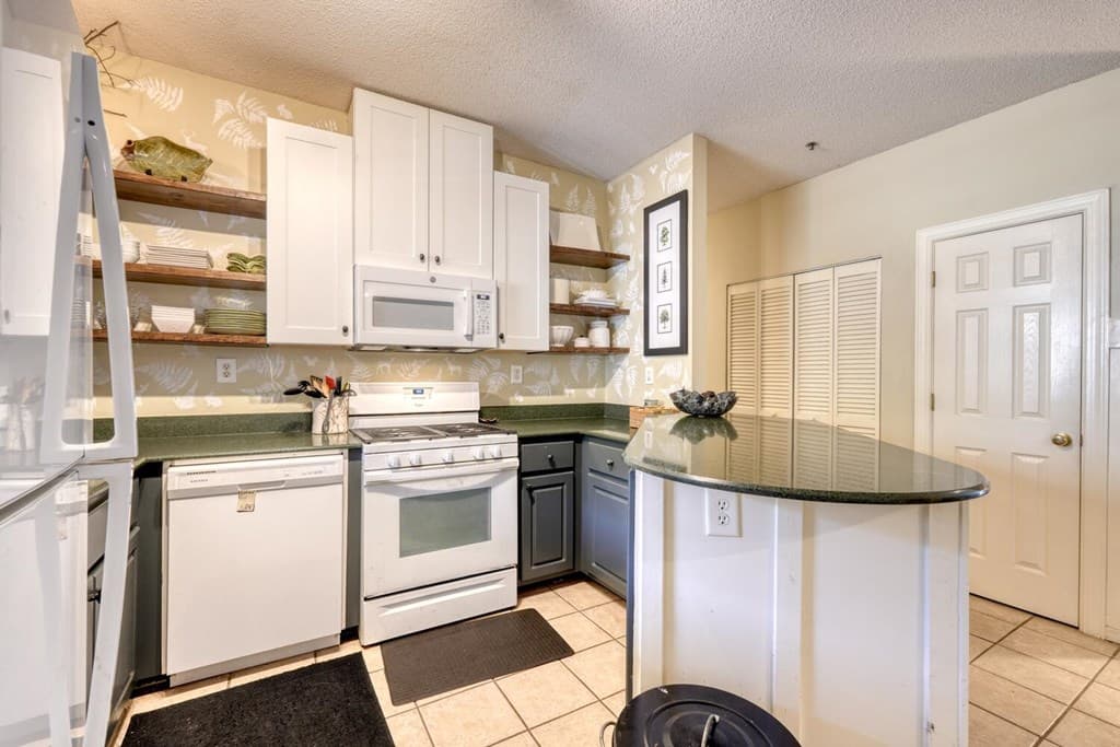 92 Glen Eagle Ct B303, Clayton GA 30525 - Photo