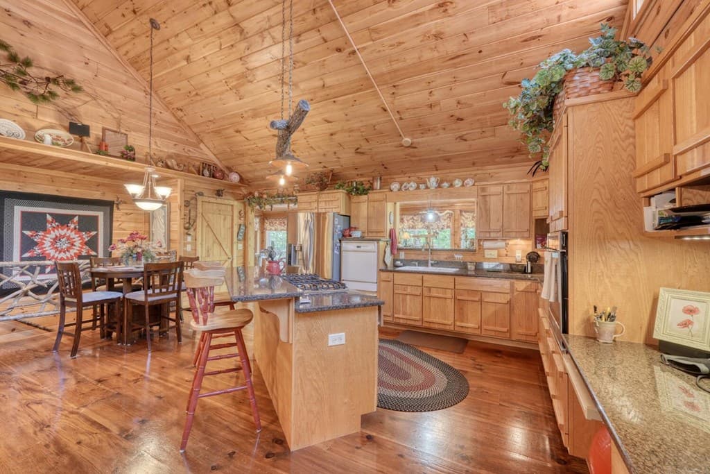 885 Tomahawk Trail, Blairsville GA 30512 - Photo