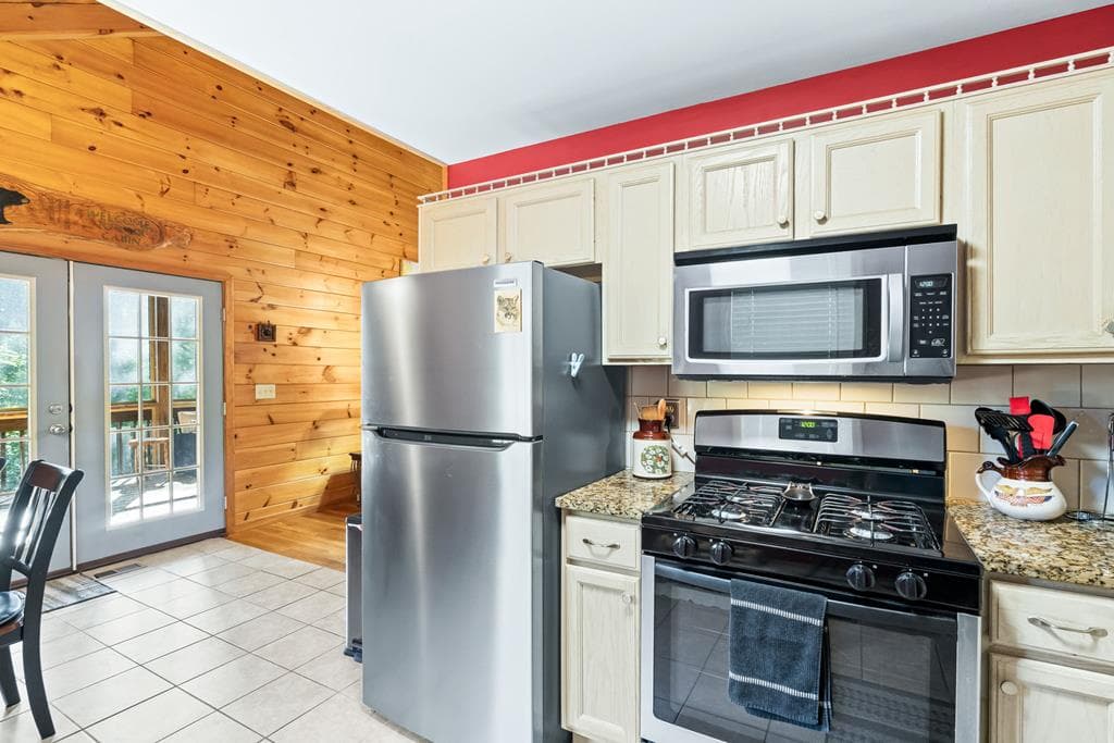 138 Oakwood Trail, Mineral Bluff GA 30559 - Photo