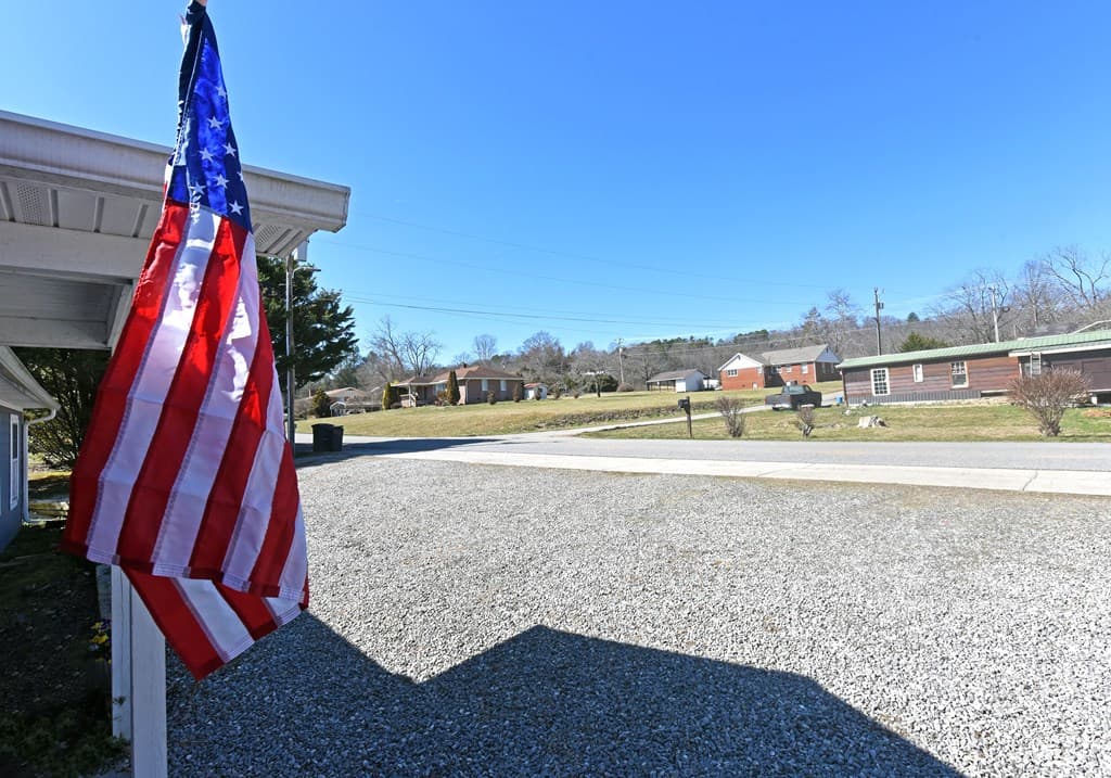 91 Hickory Street, Hayesville NC 28904 - Photo