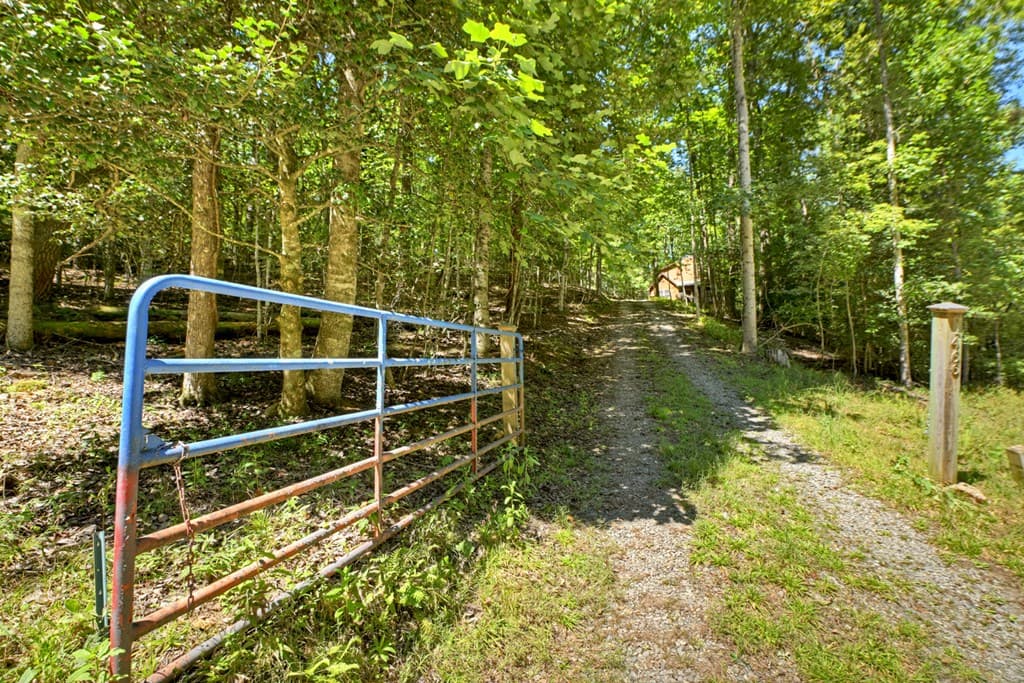 1466 Indian Trail, Mccaysville GA 30555 - Photo