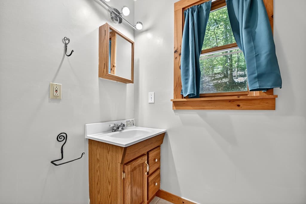 1466 Indian Trail, Mccaysville GA 30555 - Photo