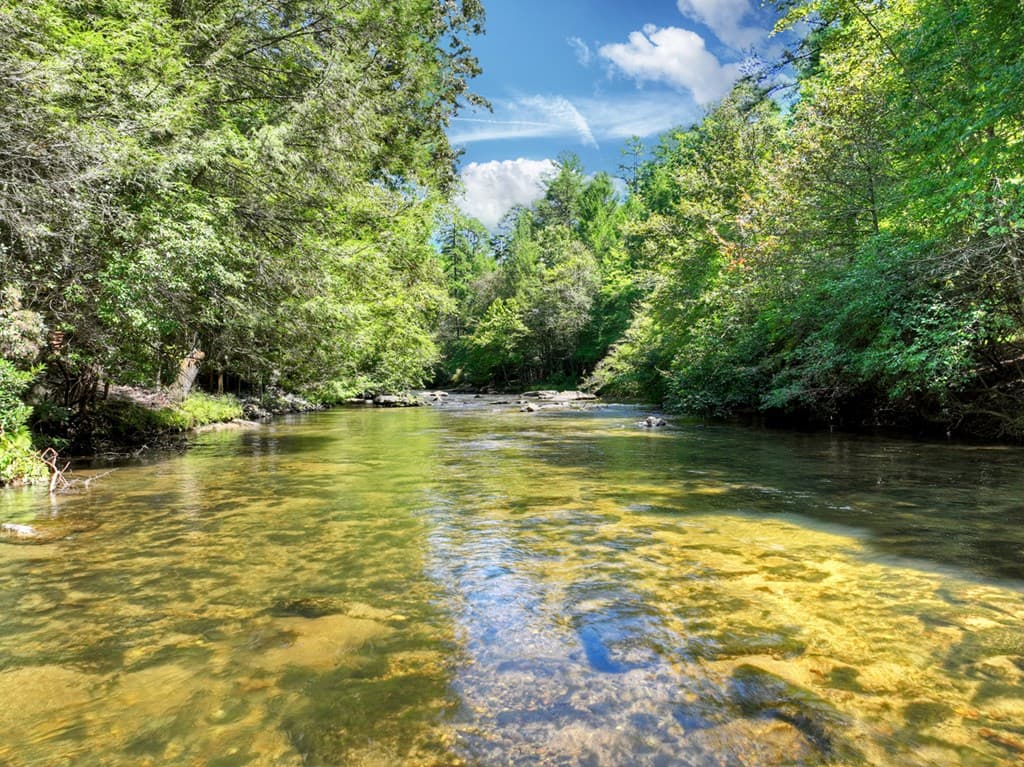 1466 Indian Trail, Mccaysville GA 30555 - Photo