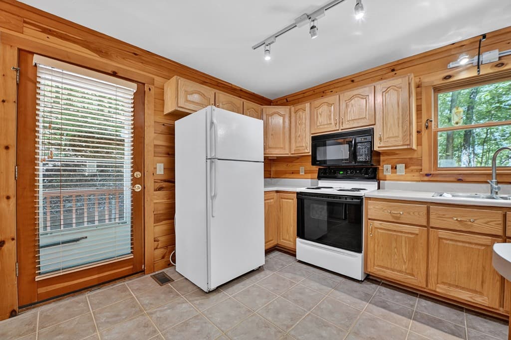 1466 Indian Trail, Mccaysville GA 30555 - Photo