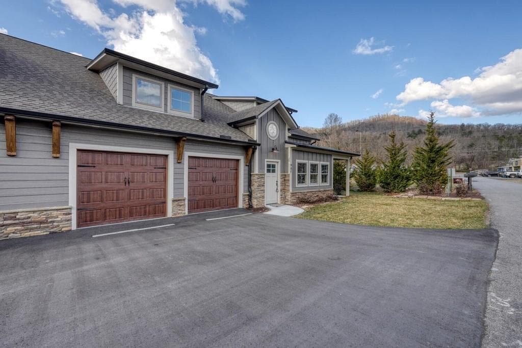 98F Brett Way, Hiawassee GA 30546 - Primary photo