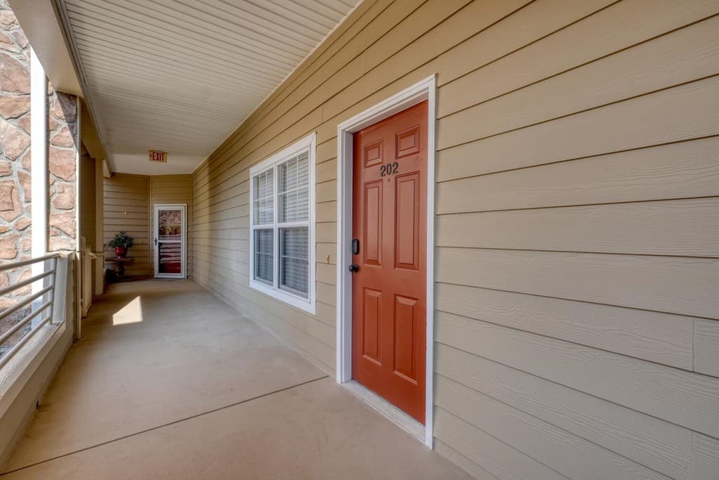 94 Glen Eagle Ct C202, Clayton GA 30525 - Photo