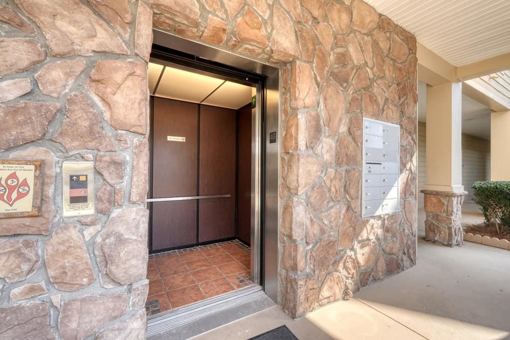 94 Glen Eagle Ct C202, Clayton GA 30525 - Photo