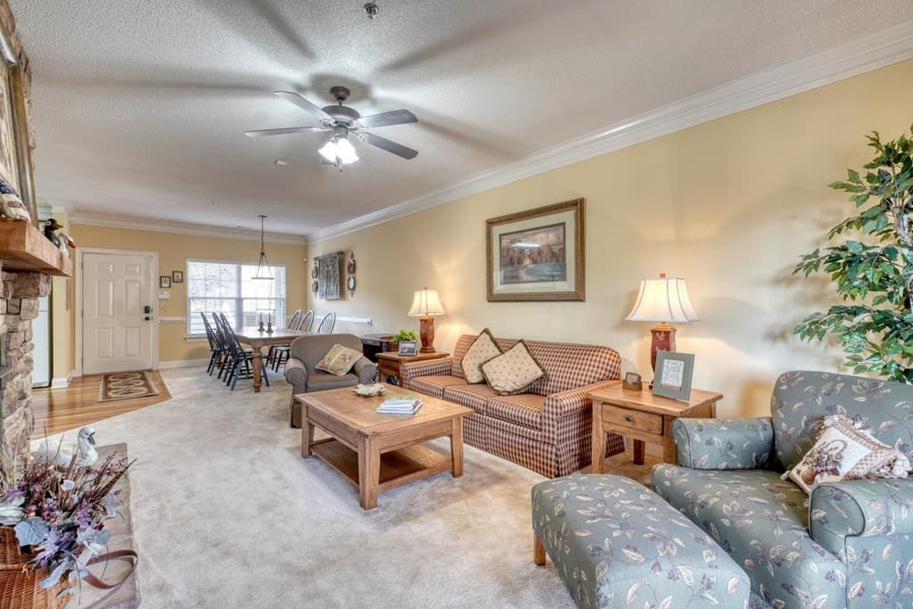 94 Glen Eagle Ct C202, Clayton GA 30525 - Photo