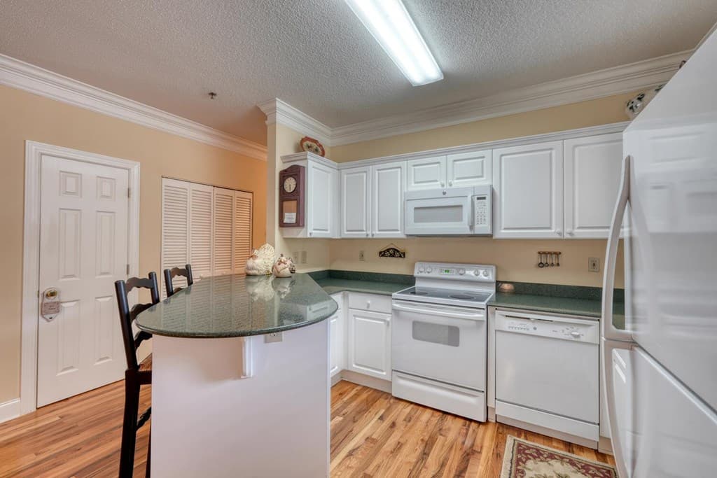94 Glen Eagle Ct C202, Clayton GA 30525 - Photo
