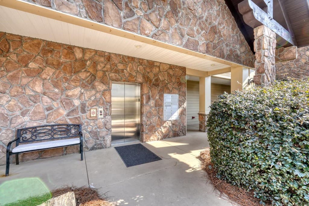 94 Glen Eagle Ct C202, Clayton GA 30525 - Photo
