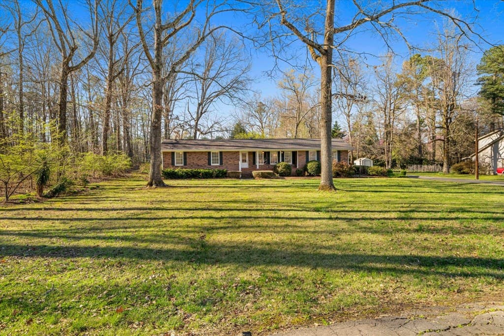 527 E Austin Dr, Chatsworth GA 30705 - Photo