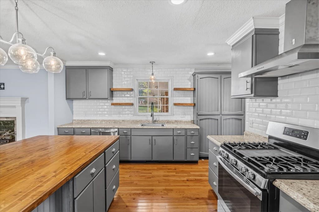527 E Austin Dr, Chatsworth GA 30705 - Photo