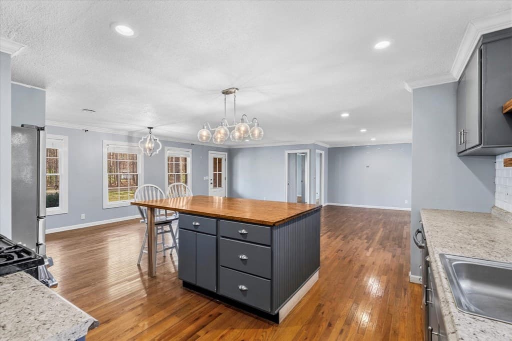 527 E Austin Dr, Chatsworth GA 30705 - Photo