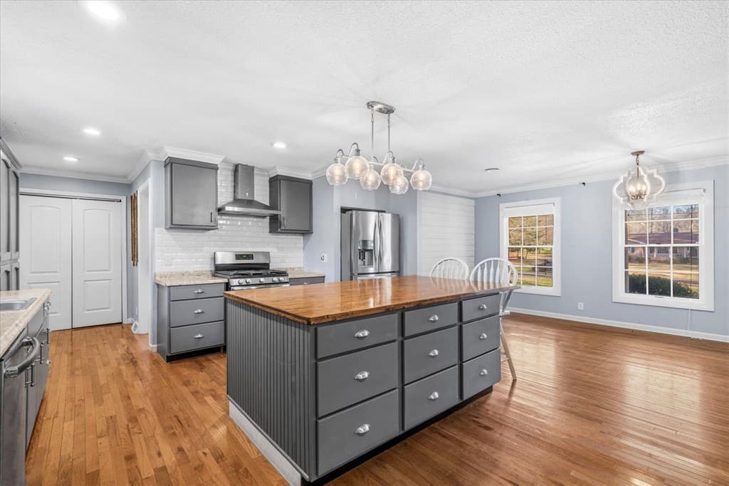 527 E Austin Dr, Chatsworth GA 30705 - Photo