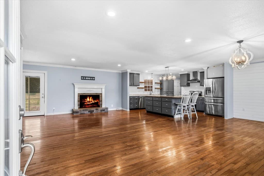 527 E Austin Dr, Chatsworth GA 30705 - Photo