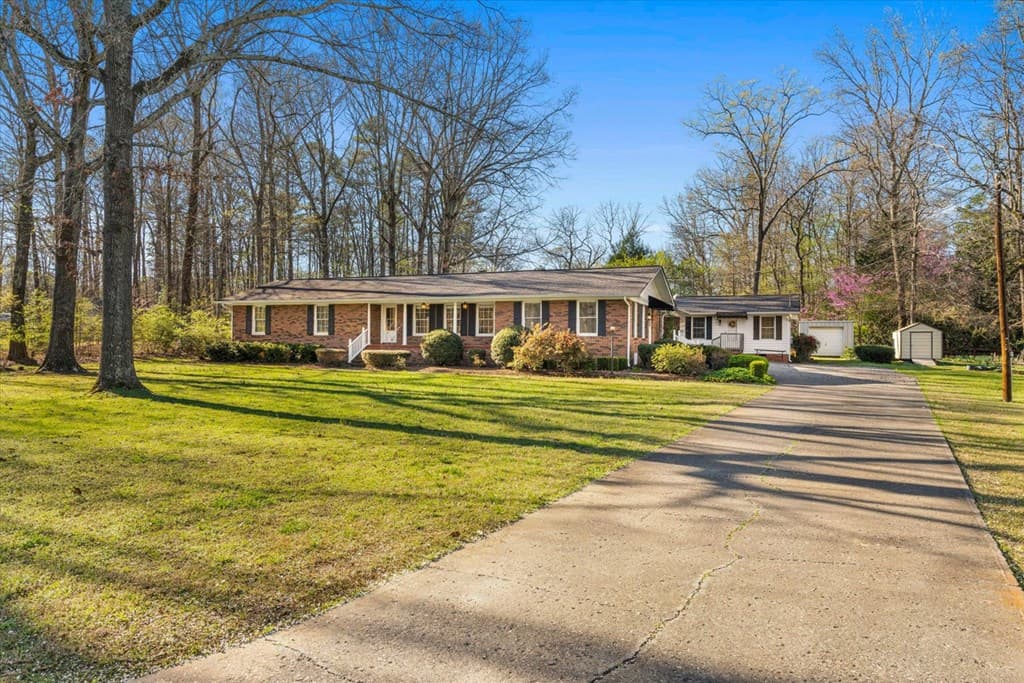 527 E Austin Dr, Chatsworth GA 30705 - Photo
