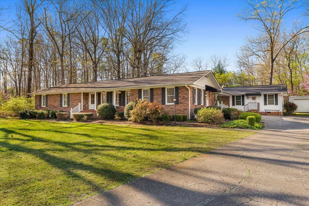 527 E Austin Dr, Chatsworth GA 30705 - Primary photo
