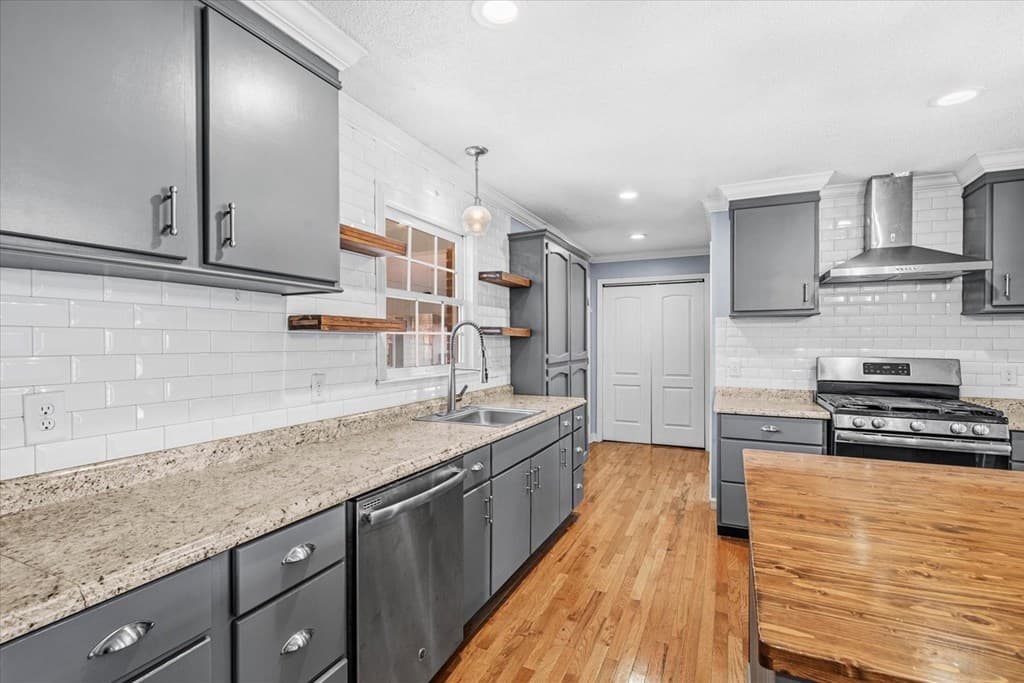 527 E Austin Dr, Chatsworth GA 30705 - Photo